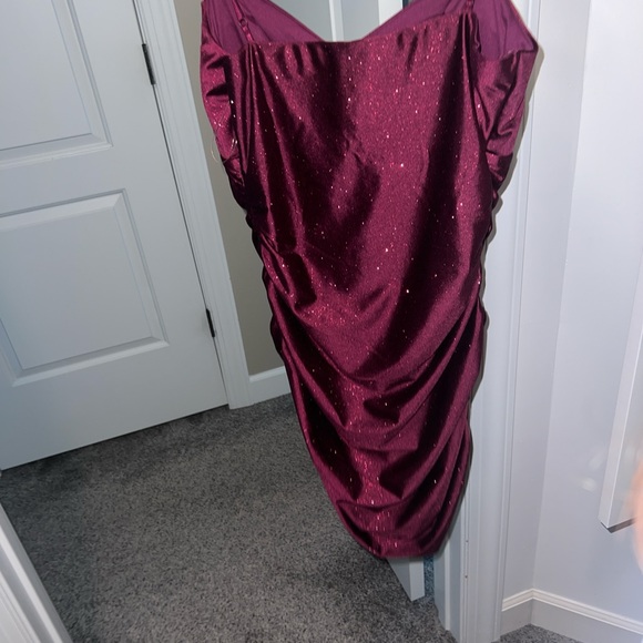 emerald sundae, size large, magenta/eggplant color - Picture 3 of 3